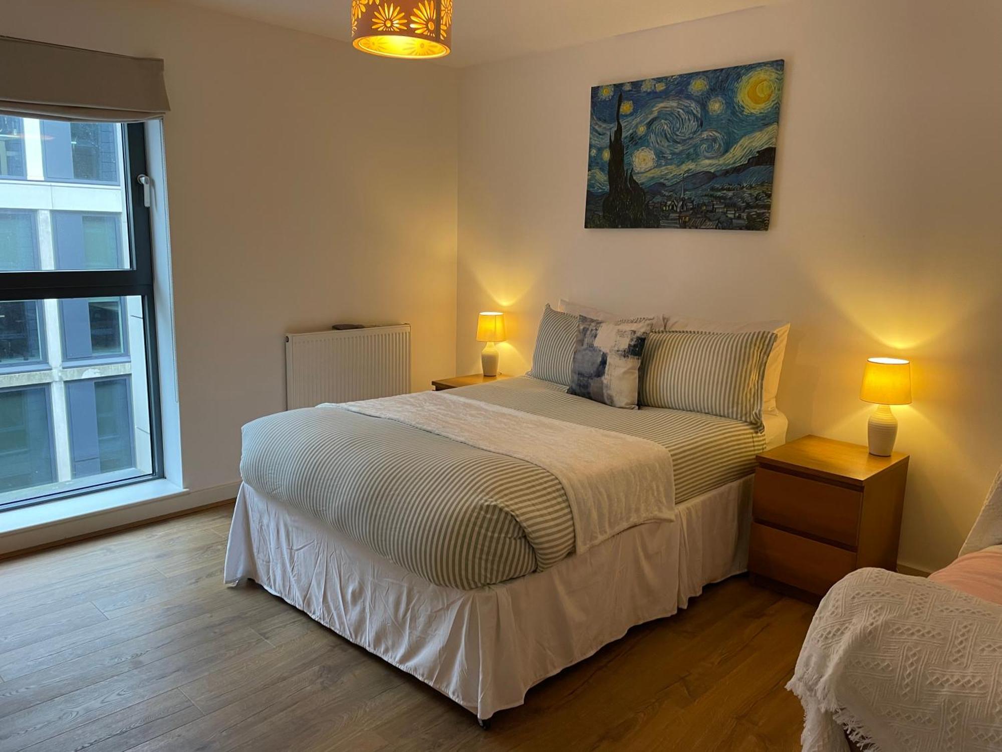 2 Bed, 2 Bath Apartment In Guildford Town Centre With Parking! Exterior foto